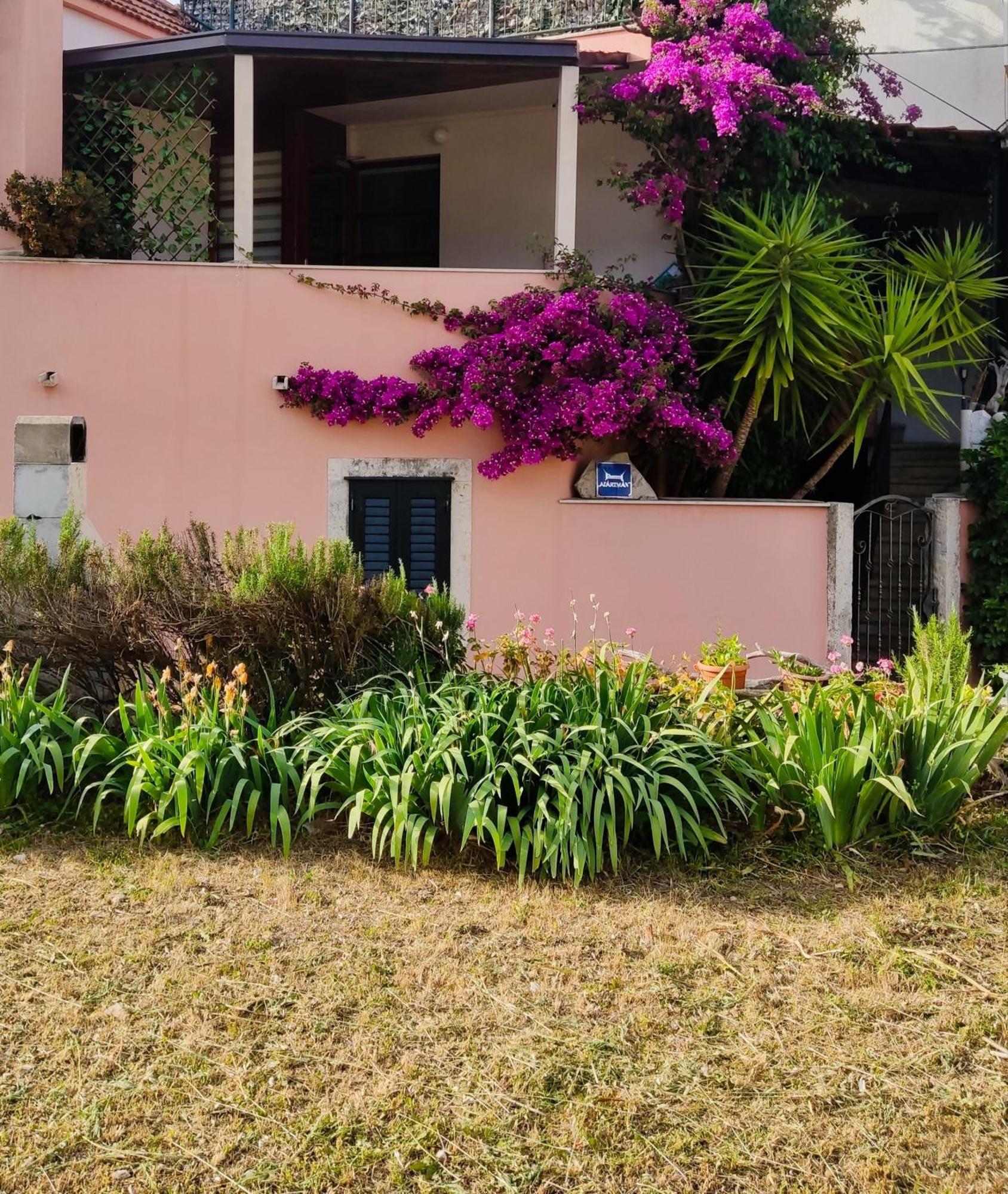 Bougainvillea--Apartment By The Sea Ston Luaran gambar